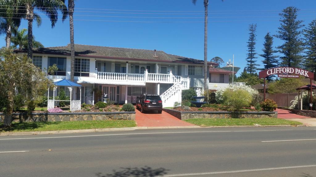 Clifford Park Motor Inn Туумба Екстериор снимка