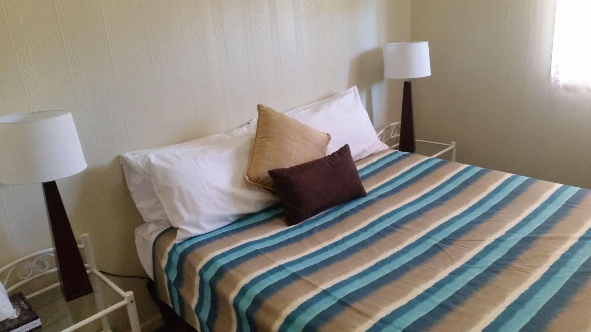 Clifford Park Motor Inn Туумба Екстериор снимка