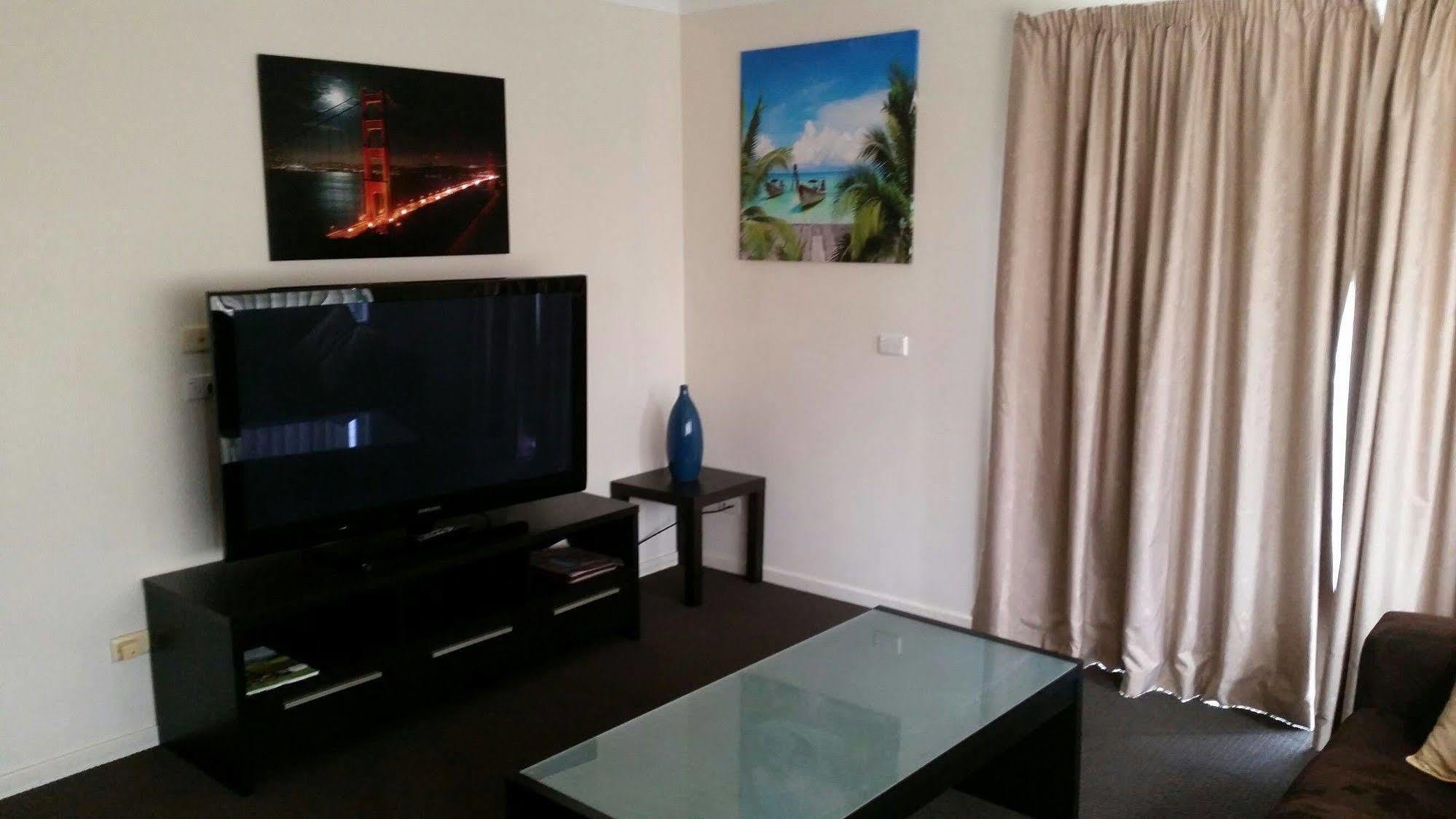 Clifford Park Motor Inn Туумба Екстериор снимка