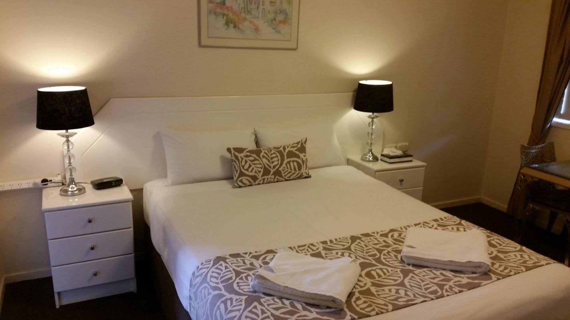 Clifford Park Motor Inn Туумба Екстериор снимка