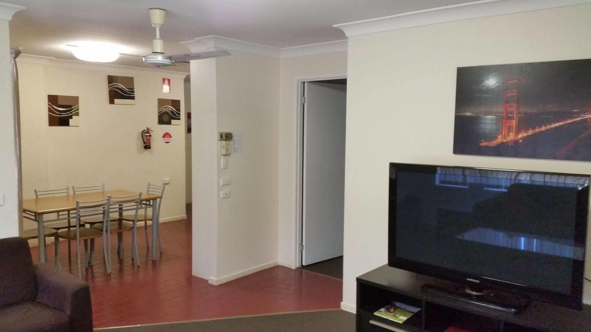 Clifford Park Motor Inn Туумба Екстериор снимка